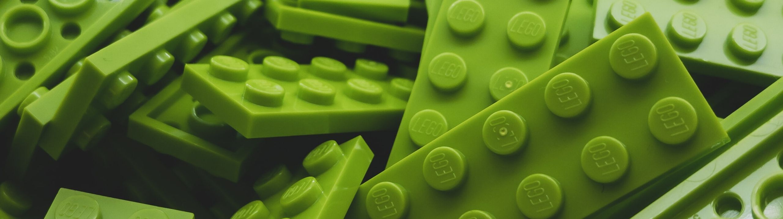 Des blocs Lego verts.
